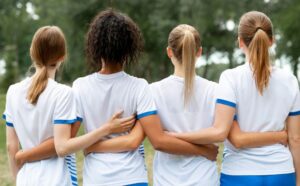 Ragazze di una squadra che si affida al Noleggio autobus per viaggi sportivi.